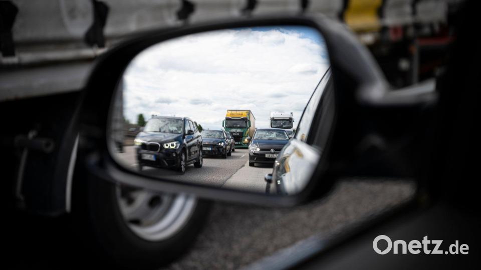 Fronleichnam und Ferienende: Staualarm auf der A5 Bild: Hannes P. Albert/dpa