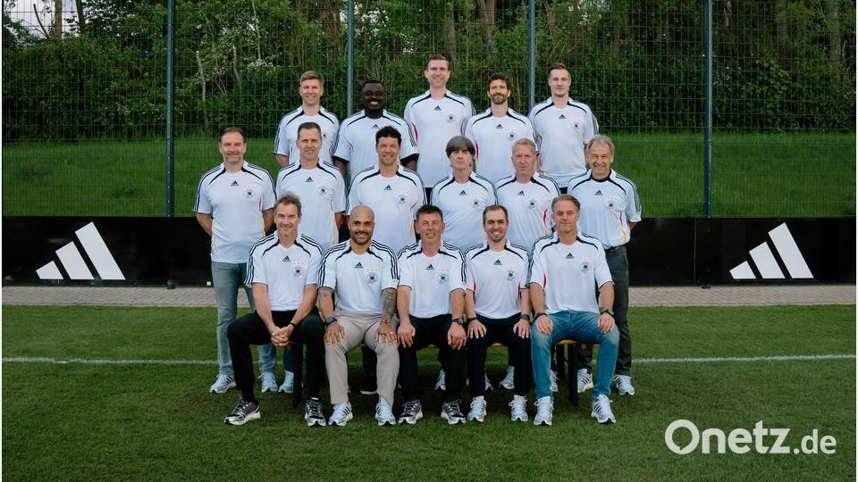 Erst vor wenigen Wochen traf sich das Team von 2006. Bild: -/adidas/dpa