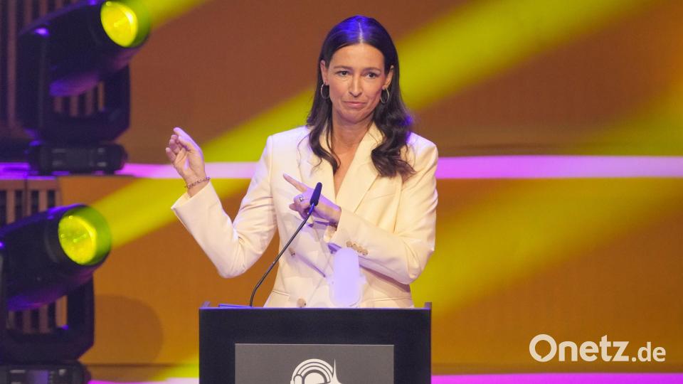 Pinar Atalay: Ihre TV-Sendung gibt es auch zum Nachhören als Podcast. Bild: Soeren Stache/dpa