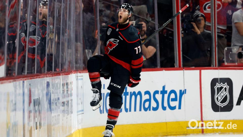 Die Hurricanes lagen 0:2 hinten und gewannen das zweite Duell mit den Golden Knights dennoch. Bild: Karl B DeBlaker/AP/dpa