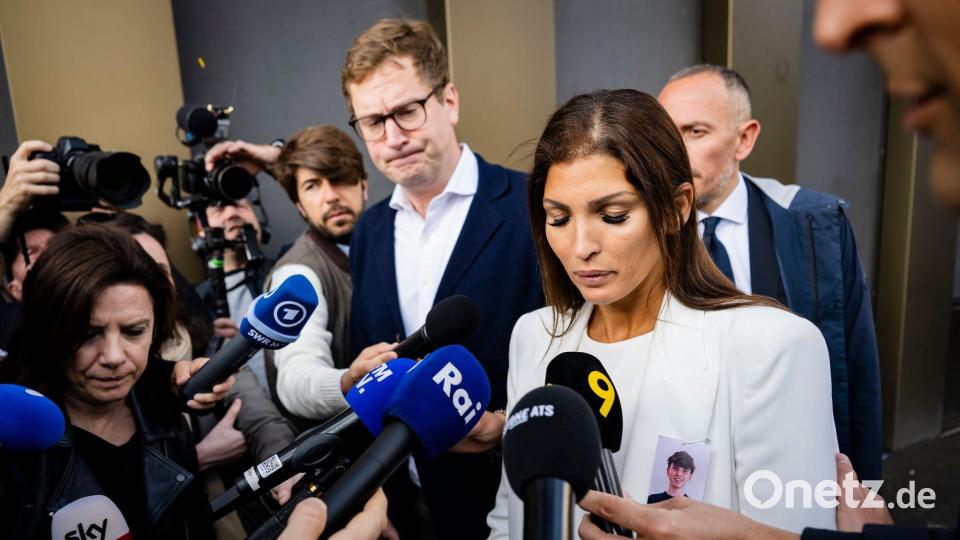 Die Mutter eines Todesopfers will Antworten von den Morettis. Bild: Jean-Christophe Bott/KEYSTONE/dpa