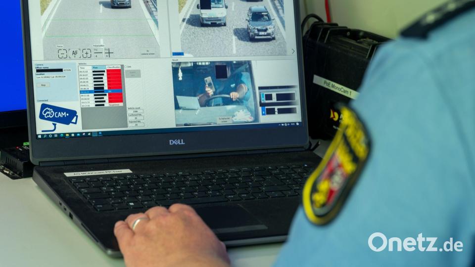 Intelligente Software erkennt Handynutzung am Steuer. (Archivbild) Bild: Harald Tittel/dpa