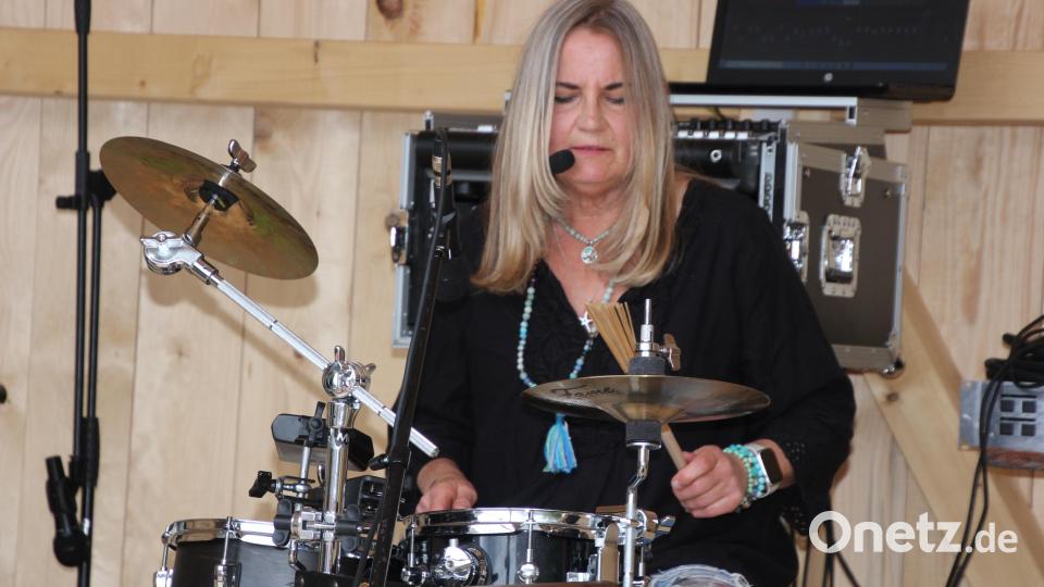 Uschi Sommer an den Percussions. Bild: Konrad Rosner
