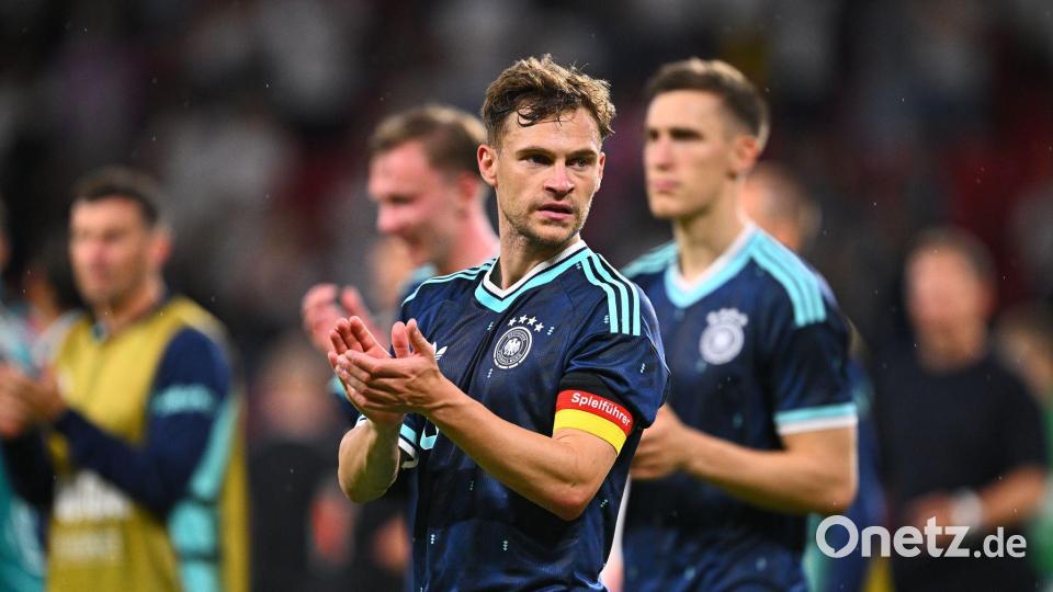 Joshua Kimmich applaudiert nach dem Testsieg gegen Finnland. (Archivbild) Bild: Tom Weller/dpa