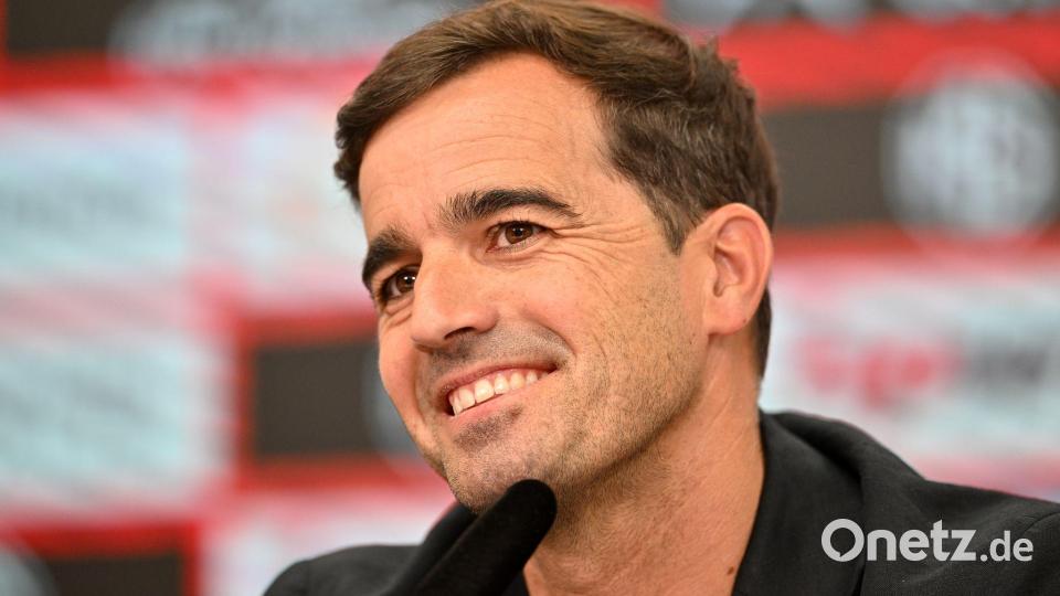 Carles Martinez Novell wurde als neuer Cheftrainer bei Bayer Leverkusen vorgestellt. Bild: Anke Waelischmiller/dpa