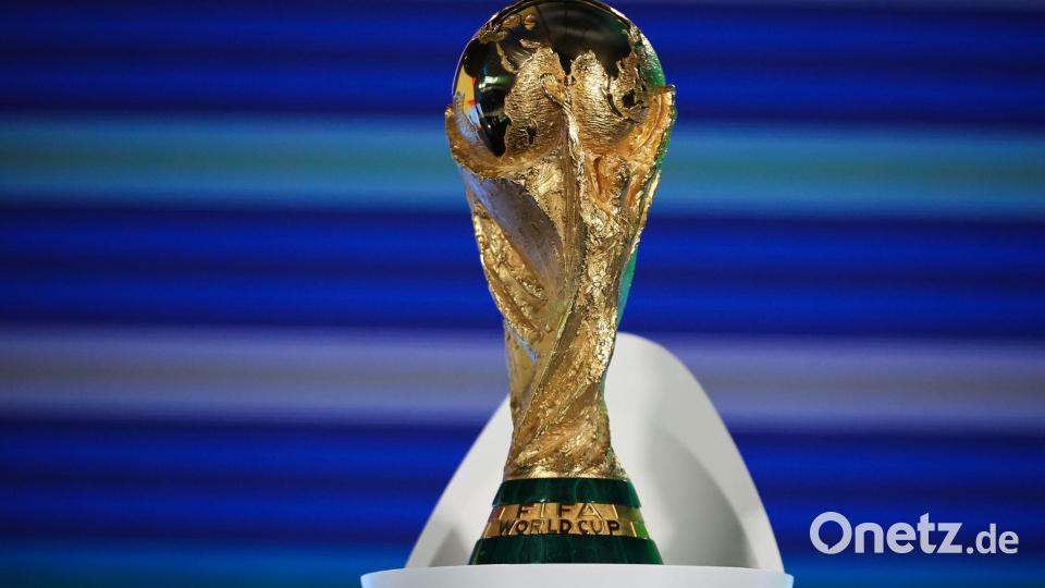 Es geht um den WM-Pokal - aber auch um sehr viel Geld. (Archivbild) Bild: Christian Charisius/dpa