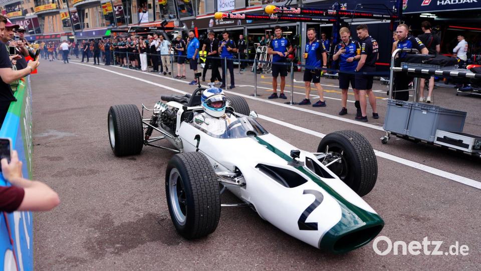 Mika Häkkinen drehte in Monaco eine Showrunde im ersten Formel-1-Auto von McLaren. Bild: David Davies/PA Wire/dpa