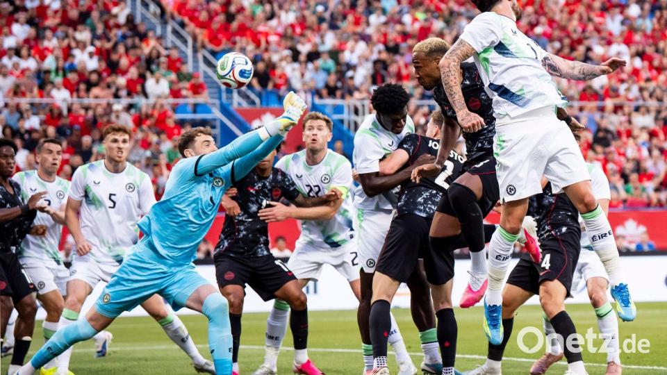 Kanada ging beim 1:1 gegen Irland durch ein Eigentor in Führung. Bild: Christopher Katsarov/The Canadian Press/AP/dpa