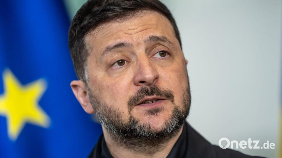 Der ukrainische Präsident Wolodymyr Selenskyj hat Kremlchef Wladimir Putin in einem offenen Brief direkte Friedensgespräche angeboten. (Archivbild) Bild: Michael Kappeler/dpa