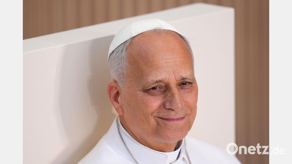 Papst Leo XIV. hat sich am ersten Tag seines einwöchigen Spanien-Besuchs für Frieden, Ausgleich und Dialog ausgesprochen. Bild: Manu Fernandez/AP/dpa