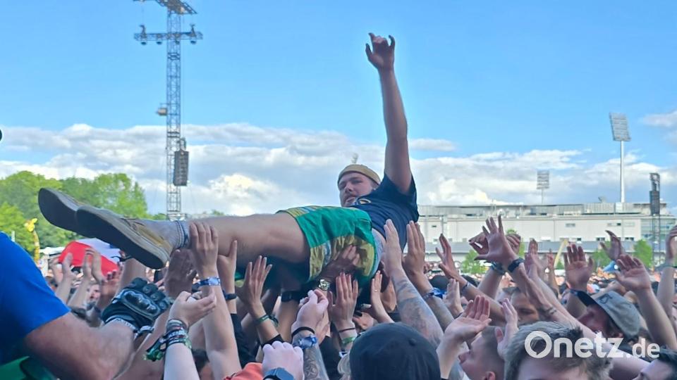 Gitarrenriffs, Moshpits und Crowdsurfer sorgen für Gänsehautmomente Bild: Richard Kirschner