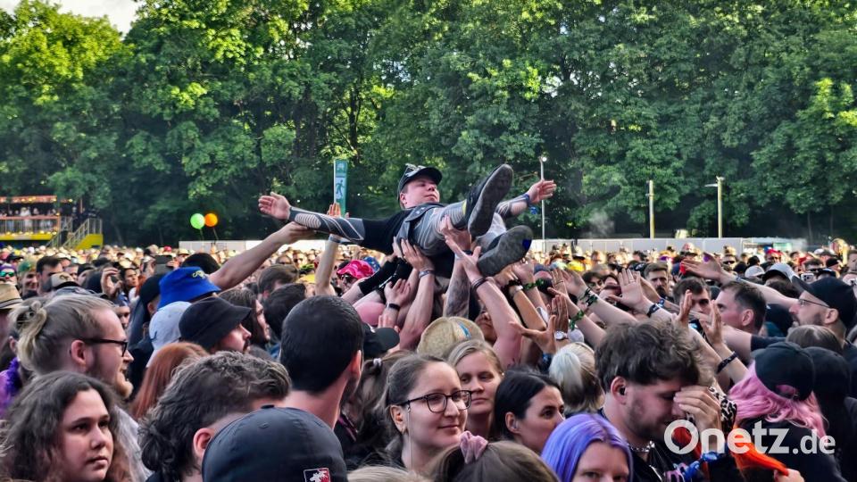 Gitarrenriffs, Moshpits und Crowdsurfer sorgen für Gänsehautmomente Bild: Richard Kirschner