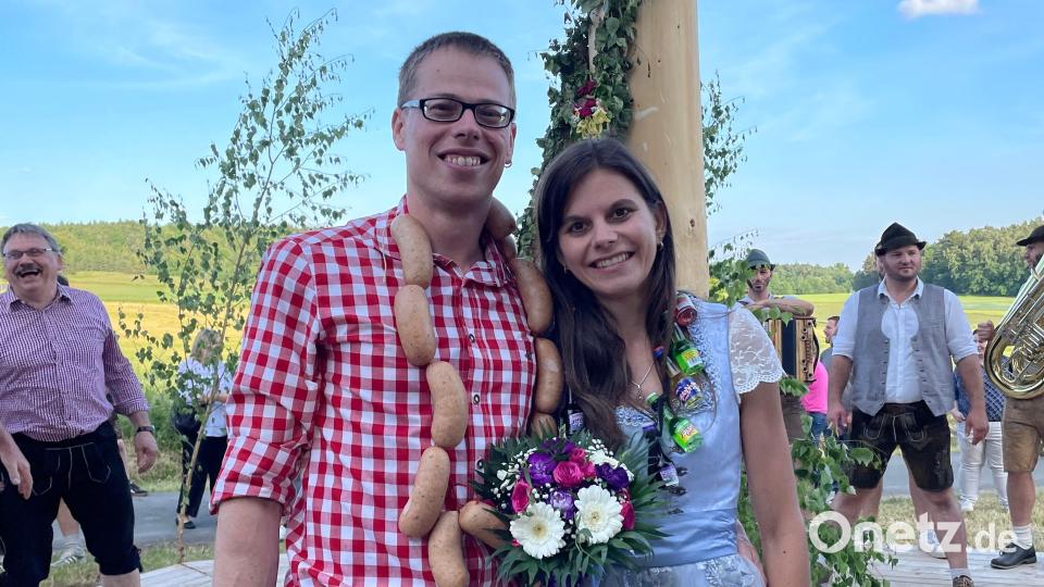 Das Oberkirwapaar der "Alten": Denise und Roland Luber. Bild: Vanessa Sperber