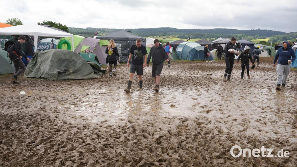Anhaltender Regen weichte den Boden vieler Campingplätze in der Eifel stark auf. Bild: Thomas Frey/dpa
