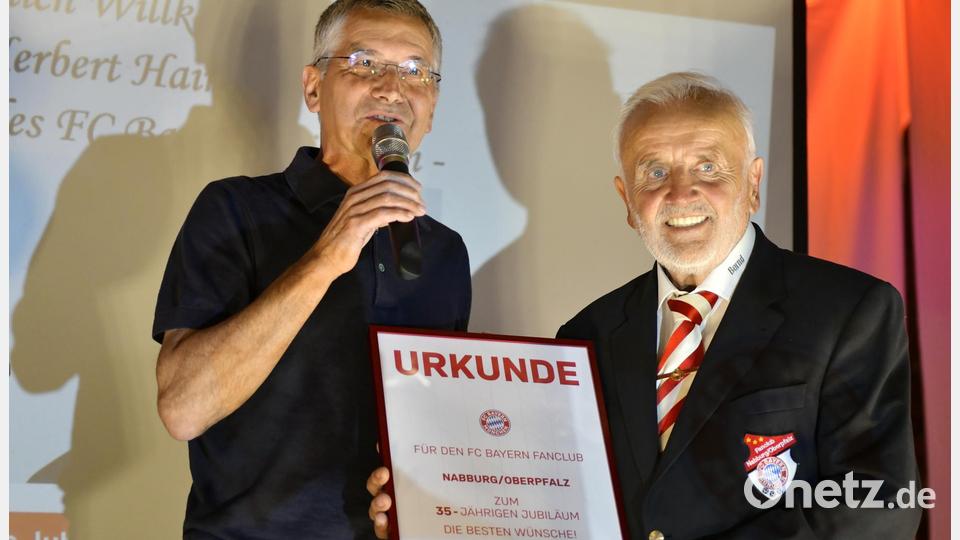 Besuch von Bayern-Präsident Herbert Hainer beim Bayern-Fanclub Nabburg. Bild: Hubert Ziegler