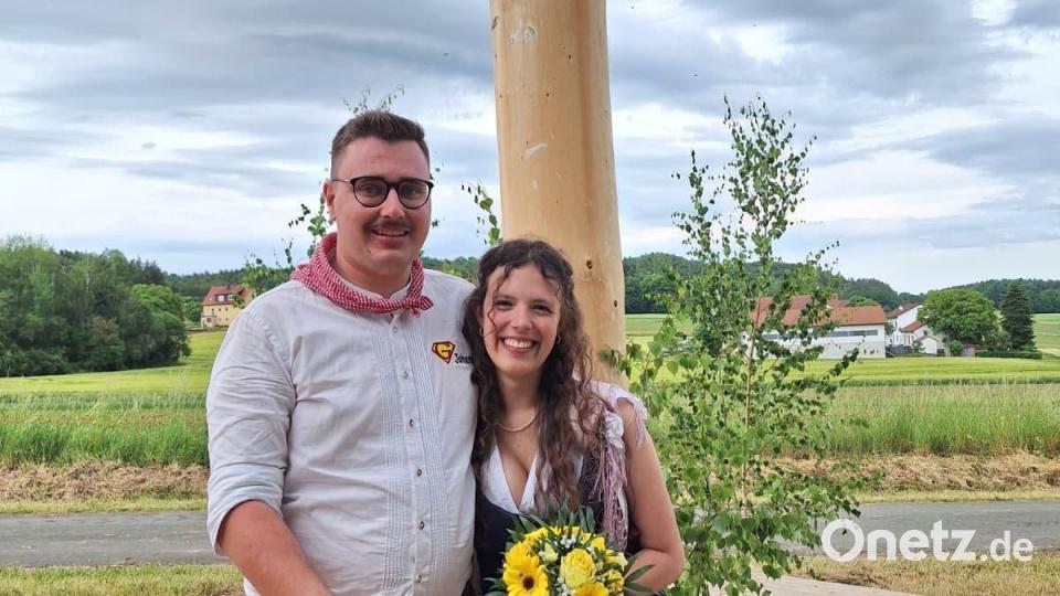 Das diesjährige Oberkirwapaar: Annika Graml und Johannes Pürner. Bild: Leonie Kraus