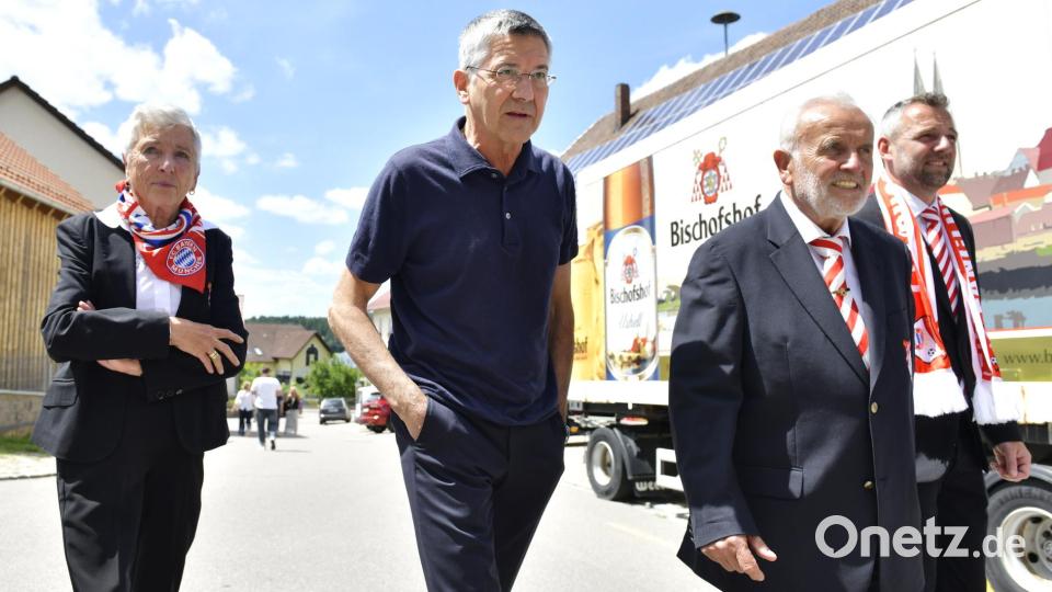 Auf dem weg zum Fest: (von links) Vroni Hoffmann, Herbert Hainer, Bernd Hoffmann und Sebastian Nerger. Bild: Hubert Ziegler