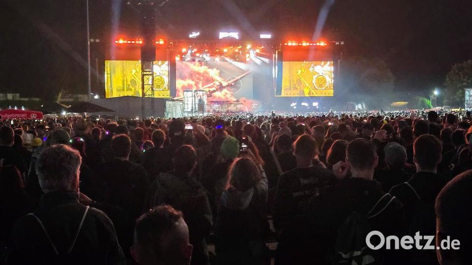 Der Headliner Iron Maiden auf der Bühne: Hier bei Aces High. Bild: Richard Kirschner