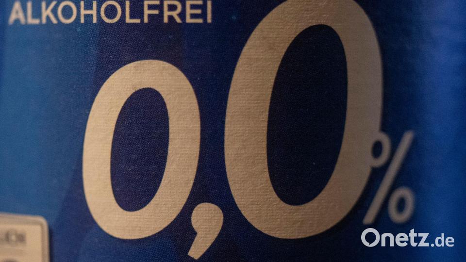 Der Pro-Kopf-Verbrauch von Bier lag letztes Jahr bei rund 84 Litern in Deutschland, davon waren rund 9 Liter alkoholfrei. (Symbolbild) Bild: Christophe Gateau/dpa