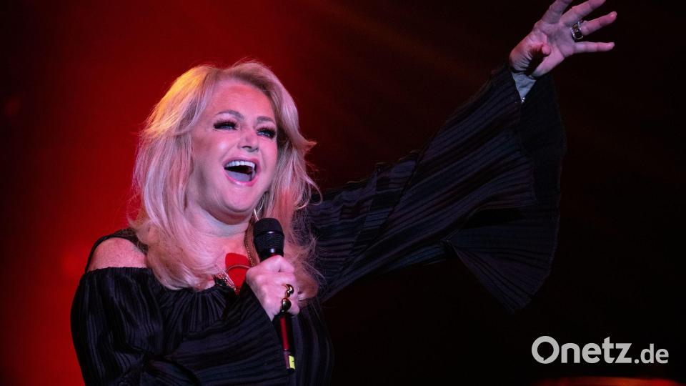 Für diesen Sommer hatte Bonnie Tyler rund 30 Konzerte geplant. (Archivbild) Bild: Sebastian Gollnow/dpa