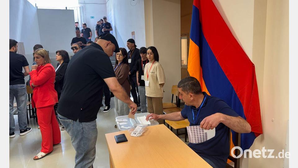 Bei der Parlamentswahl in Armenien geht es um den außenpolitischen Kurs des Landes, das zwischen Russland und dem Westen laviert. Bild: Andre Ballin/dpa