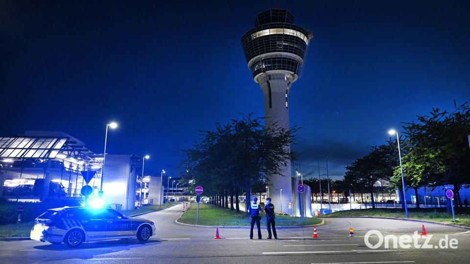 Wegen Feueralarms wurde der Flughafen-Tower evakuiert. Bild: Sven Hoppe/dpa