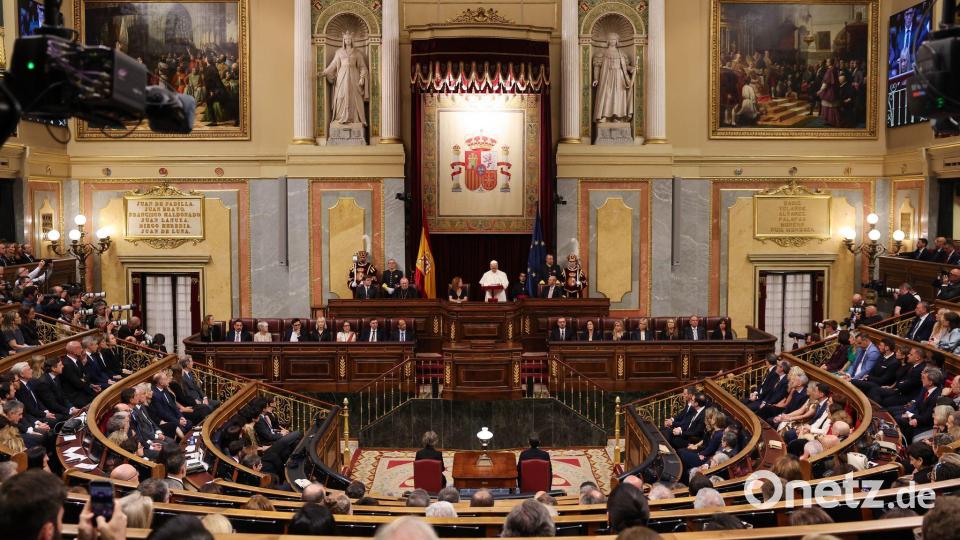 Am Ende gab es Standing Ovations. Bild: Yara Nardi/Pool Reuters via AP/dpa