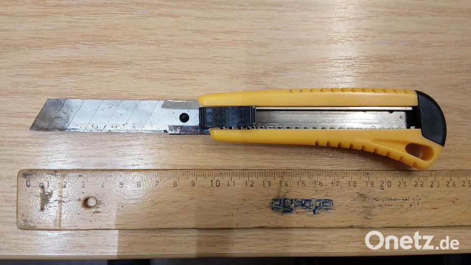 Auch dieses Cuttermesser stellten sie sicher. Bild: Bundespolizei