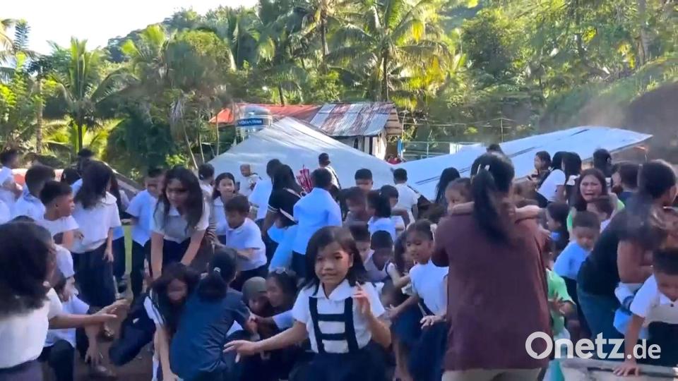 Auch viele Schüler waren von dem Beben betroffen. Bild: Uncredited/DepEd Mahayahay Elementary School via AP/dpa