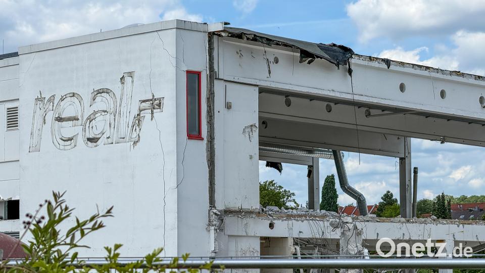 Nur das Logo erinnert noch daran, dass hier einmal die Amberger zum Einkaufen hingegangen sind – lange bevor es die anderen Großmärkte in der Stadt gab. Bild: Petra Hartl