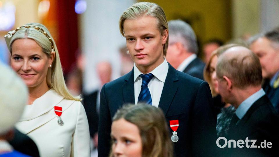 Ein Bild aus glücklicheren Zeiten: Mette-Marit (links) und ihr Sohn Marius. (Archivbild) Bild: Vegard Wivestad Grott/NTB SCANPIX/EPA/dpa