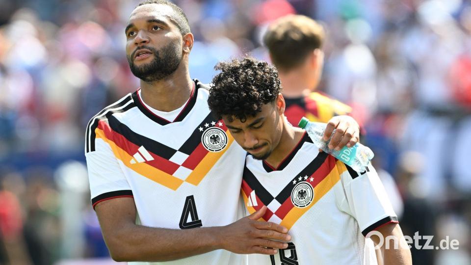 Bald auch im Verein Teamkollegen: Jonathan Tah (links) und der offenbar vom FC Bayern umworbene Nathaniel Brown (rechts). Bild: Federico Gambarini/dpa