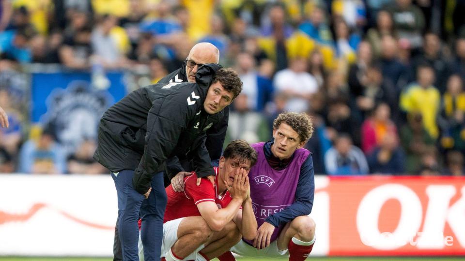 Dänische Spieler unter Schock: Joakim Maehle, Andreas Christensen und Jens Stage (von links) nach dem erneuten Zusammenbruch von Christian Eriksen. Bild: Bo Amstrup/Ritzau Scanpix Foto/AP/dpa