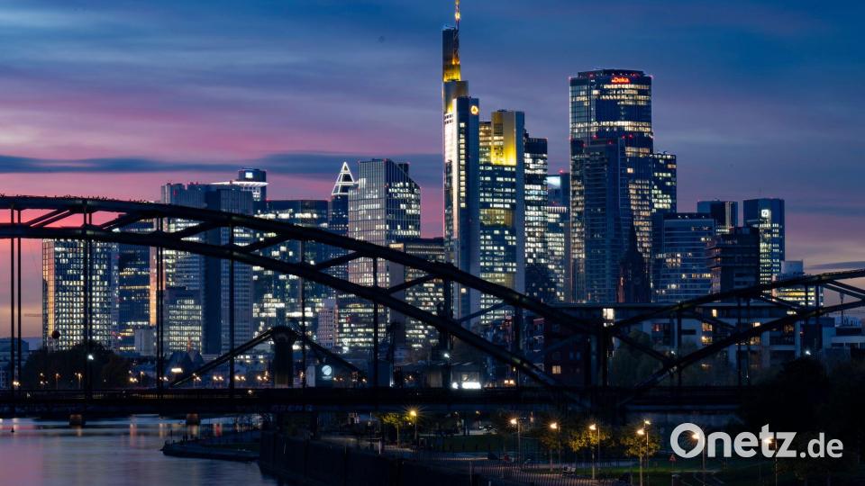 Banken-Skyline in Frankfurt: In „Cum-Cum“-Geschäfte sind viele Banken verwickelt. (Archivbild) Bild: Boris Roessler/dpa