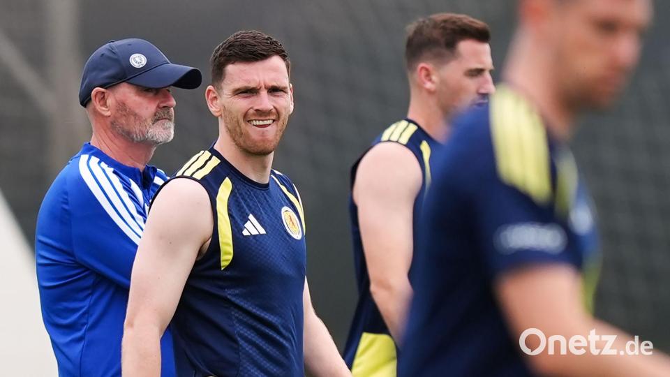 Andrew Robertson spielt bei der WM auch für seinen verstorbenen Freund Diogo Jota. (Archivbild) Bild: Rebecca Blackwell/AP/dpa
