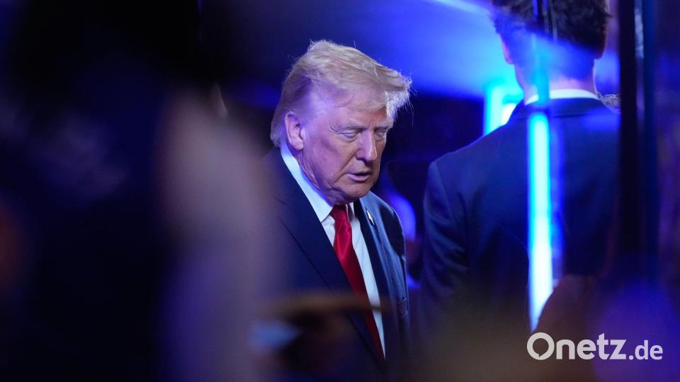 US-Präsident Donald Trump besucht das NBA-Spiel der New York Knicks gegen die San Antonio Spurs. Bild: Ross D. Franklin/AP/dpa