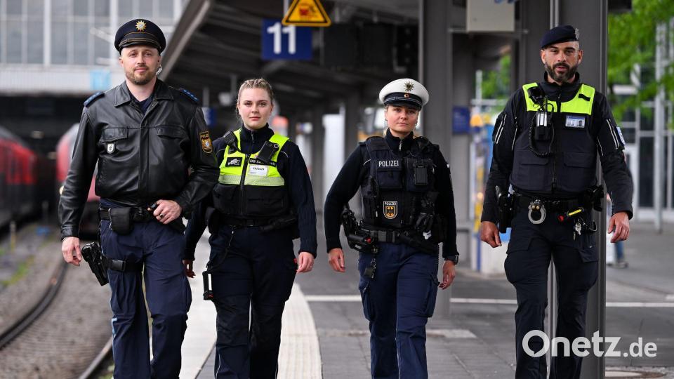 Das Ziel der Quattro-Streife: das Sicherheitsgefühl der Reisenden erhöhen. Bild: Sven Hoppe/dpa