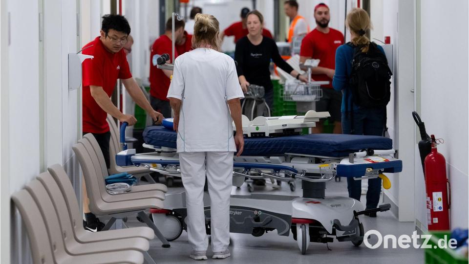Minutiöse Planung: Die Teams haben exakt festgelegte Zeitslots, um ihre Station umzuziehen. Bild: Sven Hoppe/dpa