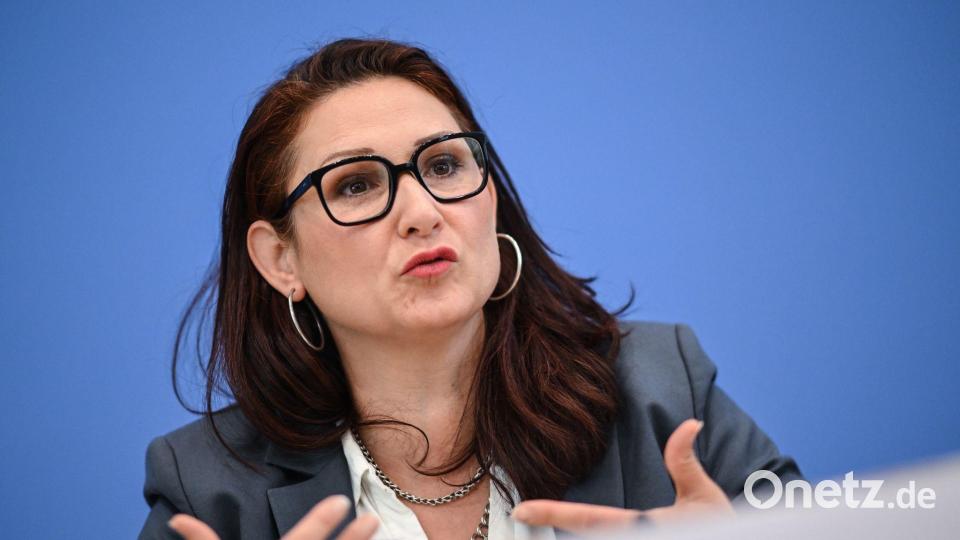 Die Bundesbeauftragte für Antidiskriminierung, Ferda Ataman, hält die geplante Reform des Allgemeinen Gleichbehandlungsgesetzes (AGG) für nicht ausreichend. (Archivfoto) Bild: Britta Pedersen/dpa