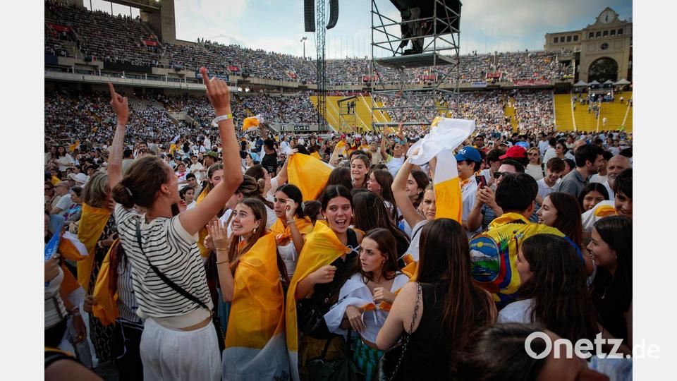 Die Vigilie mit rund 40.000 Teilnehmern im Olympiastadion war die größte Veranstaltung während des zweitägigen Aufenthalts des Papstes in Barcelona. Bild: Kike Ricón/EUROPA PRESS/dpa