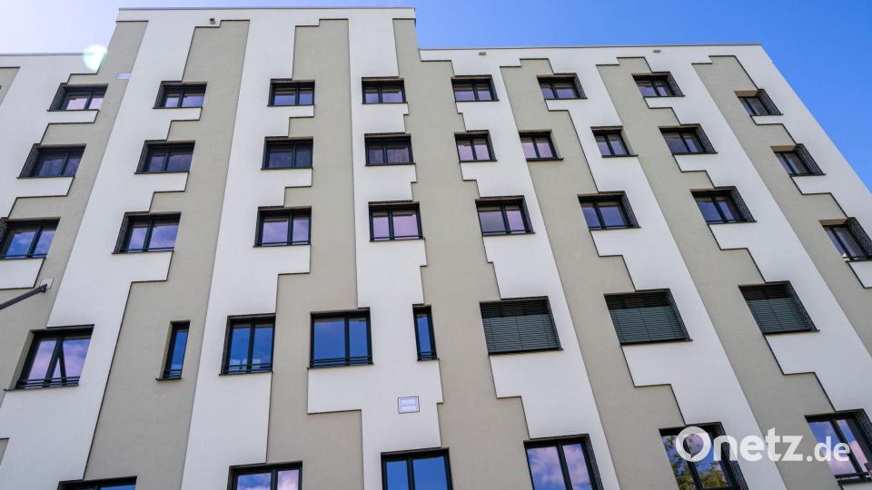 Die neue Klinik Harlaching steht direkt neben dem alten Gebäude, das abgerissen wird. Bild: Peter Kneffel/dpa