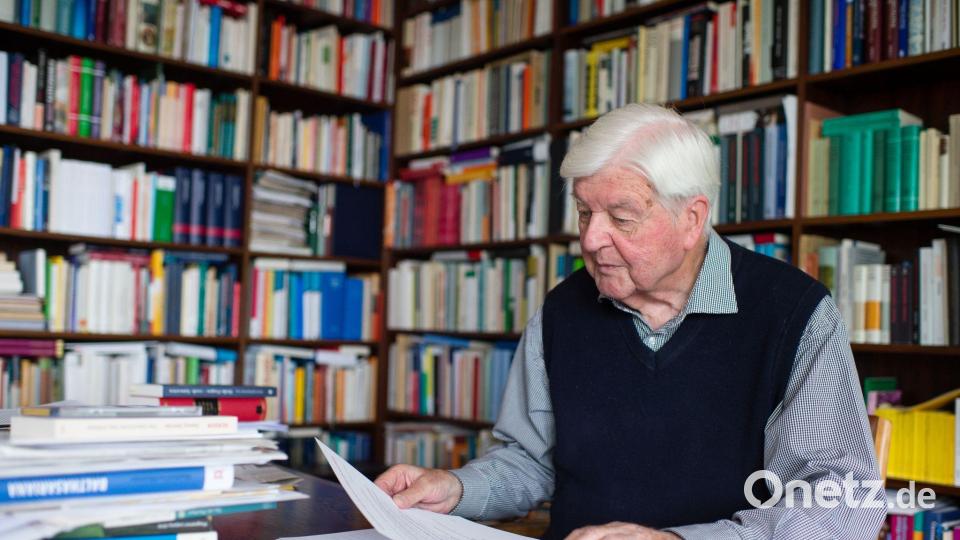 Der langjährige bayerische Kultusminister Hans Maier (CSU), hier kurz vor seinem 85. Geburtstag, ist im Alter von 94 Jahren gestorben. (Archivbild) Bild: picture alliance / dpa