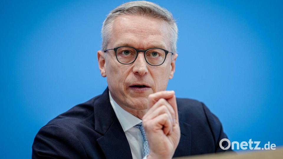 Digitalminister Karsten Wildberger (CDU) sagt, das neue KI-Sicherheitsinstitut solle etwas anders aufgestellt werden als eine klassische Behörde. Schnelligkeit und Expertise seien hier sehr wichtig. (Archivbild) Bild: Kay Nietfeld/dpa