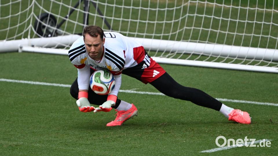 Manuel Neuer packt für sein WM-Comeback im Training richtig zu. Bild: Federico Gambarini/dpa