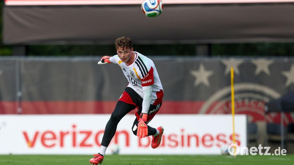 Als Trainingstorwart dabei in Winston-Salem: Jonas Urbig. Bild: Jan Woitas/dpa