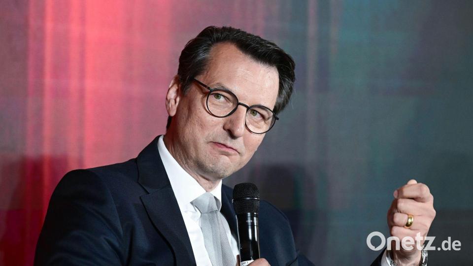 BMW-Chef Nedeljković: „Wir haben ja ein sehr starkes Fundament. Und wenn wir auf dem Fundament aufbauen, lässt sich auch die Zukunft gestalten“ Bild: Bernd Weißbrod/dpa