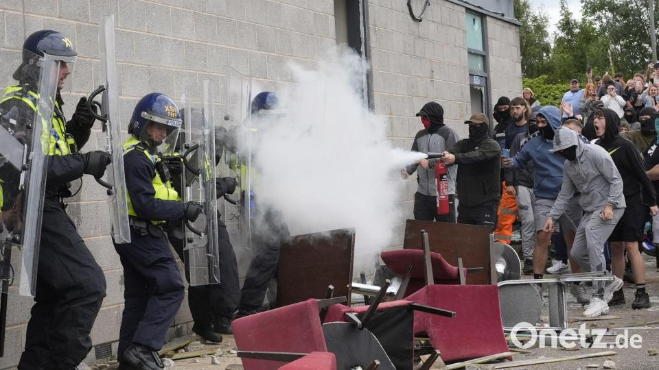 2024 kam es in etlichen Städten zu Unruhen. (Archivbild) Bild: Danny Lawson/PA Wire/dpa