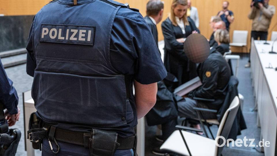 Wegen illegaler Müllexporte nach Tschechien steht ein 53 Jahre alter Ex-Geschäftsführer einer Entsorgungsfirma aus der Oberpfalz vor Gericht. Bild: Armin Weigel/dpa