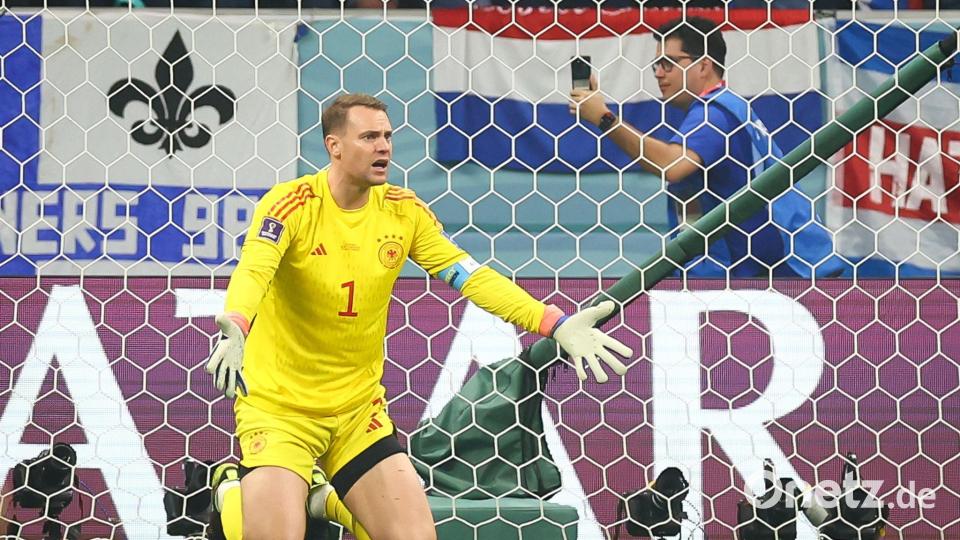 Raus ohne Applaus: Kapitän Manuel Neuer 2022 beim Vorrunden-Aus. (Archivbild) Bild: Christian Charisius/dpa