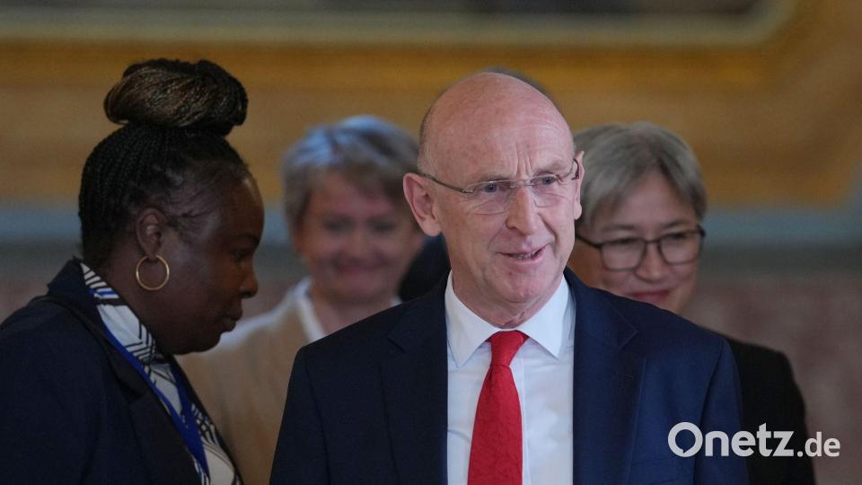 Healey galt bisher als loyaler Mitstreiter von Premier Keir Starmer. Bild: Kin Cheung/AP Pool/AP/dpa